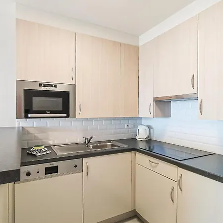 2 Bedroom Amazing In Lägenhet Oostende